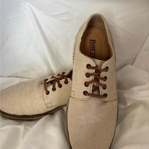 Børn Beige Canvas Lace-Up Shoes NWOT (New Without Tags) - Never Worn